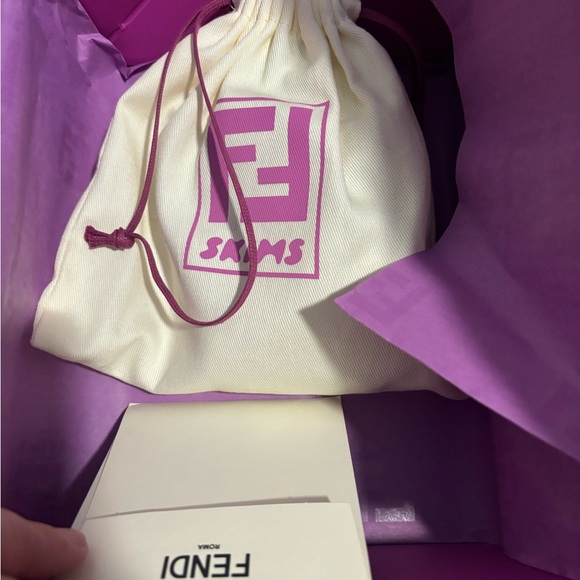 Fendi Skims Pouch🩷 - Picture 10 of 13